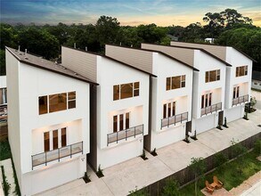 Building Photo - Modern Elegance in Garden Oaks – Style, Co...