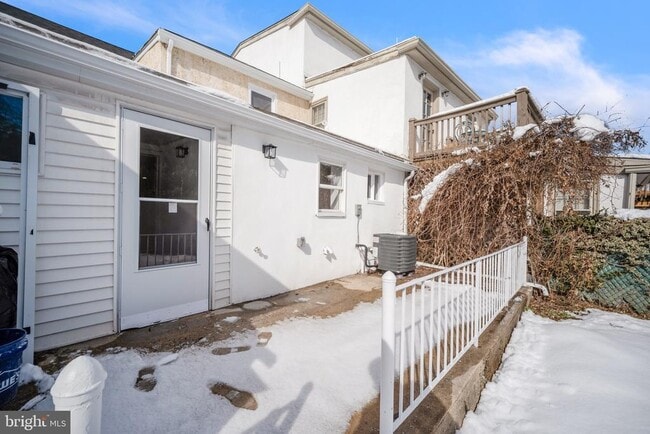 Building Photo - 123 Ford St