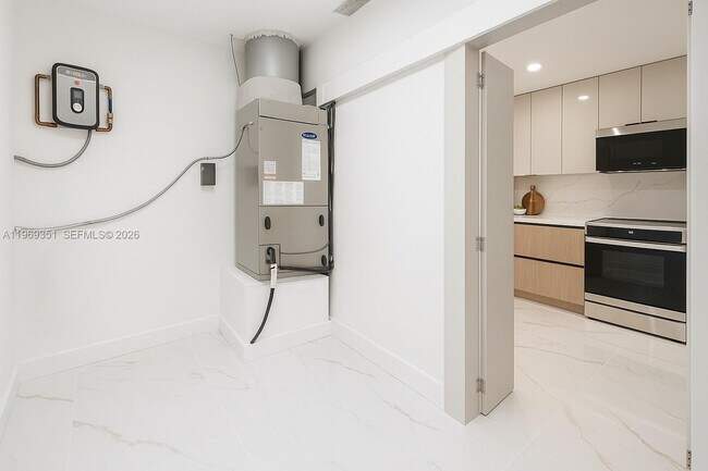 Building Photo - 3801 NE 16th Terrace