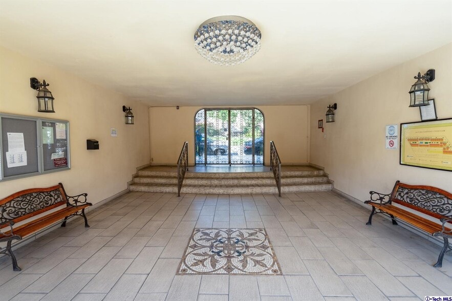 Building Photo - 3220 Altura Ave