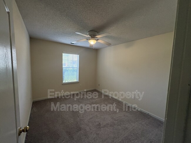 Building Photo - 10127 Cross Valley Dr