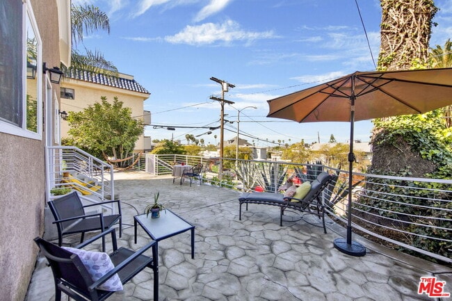 Building Photo - 318 Parkman Ave