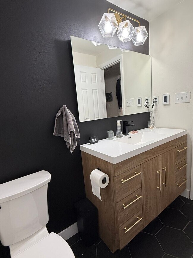 Building Photo - Charming Arvada Ranch