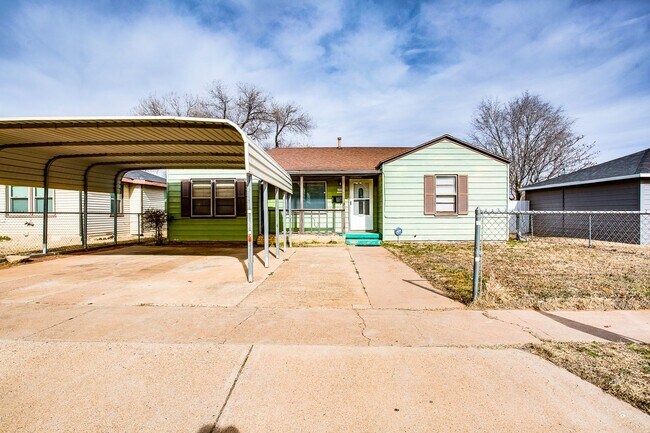 Building Photo - Updated 3 bedroom, 1.5 bath!