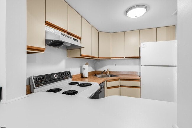 Building Photo - 9609 Pacific Ave