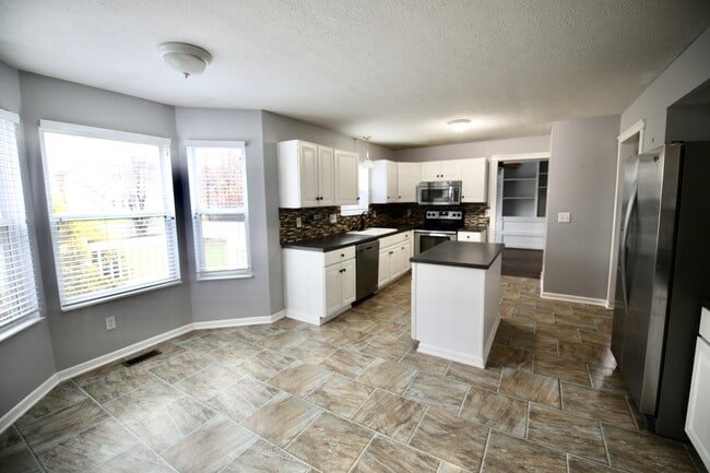 Building Photo - 4400 Greensbury Dr