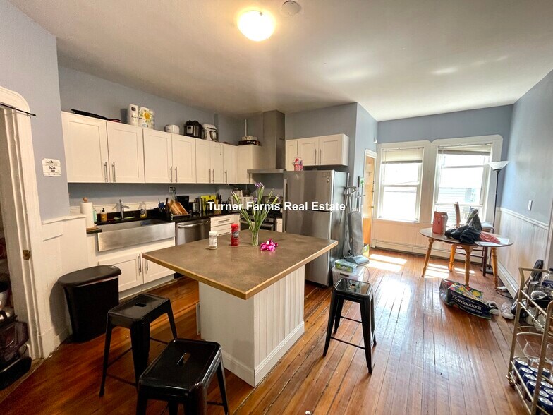 Primary Photo - 221 Prospect St