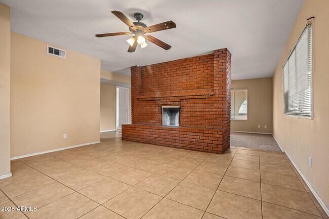 Building Photo - 2534 E Randall Dr