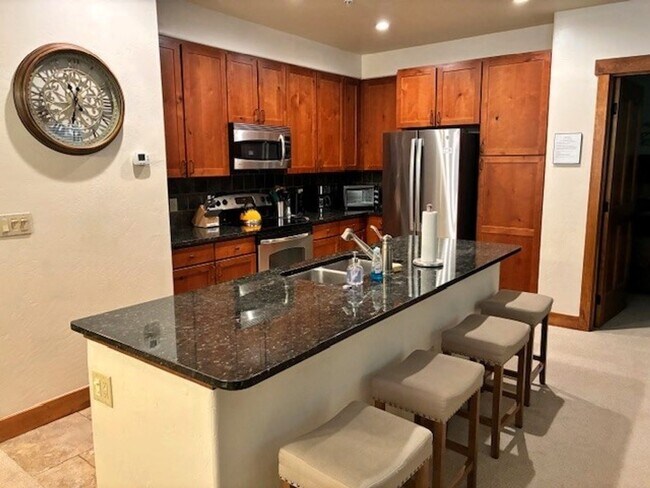 Building Photo - Summer Seasonal Rental - The Cache at Union Creek #3-101