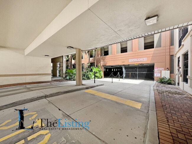 Building Photo - 2411 W Horatio St