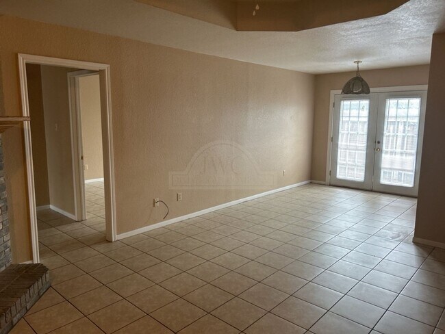 Building Photo - 2511 Bermuda Dr