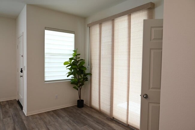 Building Photo - 1692 W Trapezoid Dr