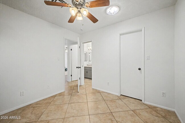 Building Photo - 20420 N 6th Dr