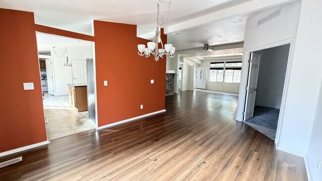 Building Photo - 25001 Rim Rock Rd