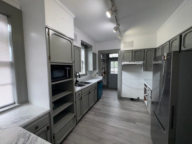 Building Photo - 1024 Quintard Ave