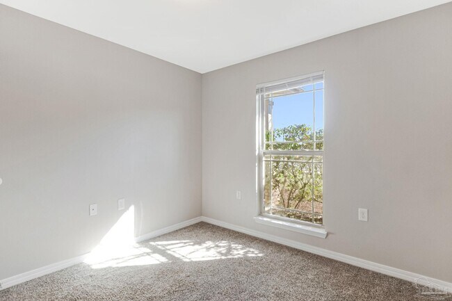 Building Photo - 5441 Pescara Dr