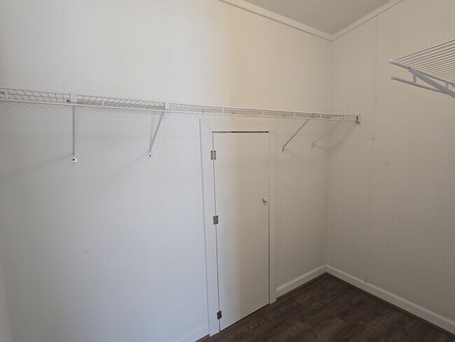 Building Photo - 165 Cattle Ln