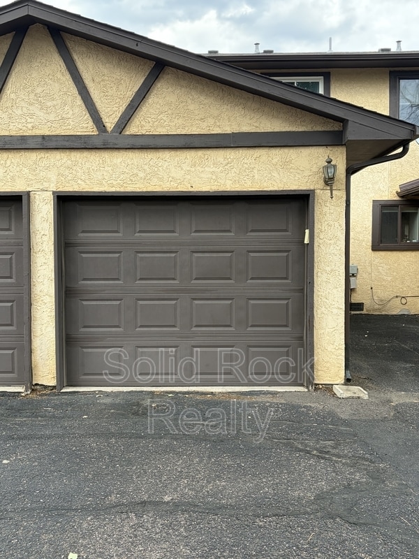 Building Photo - 1297 Vondelpark Dr