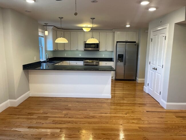 Building Photo - 45 Spring St