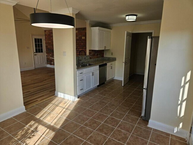 Building Photo - 303 Twin Lakes Blvd