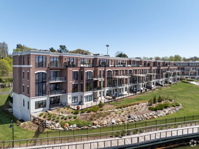 Building Photo - The Residences at Glen Harbor
