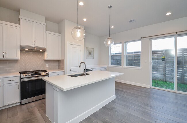 Building Photo - 9577 Neuens Rd