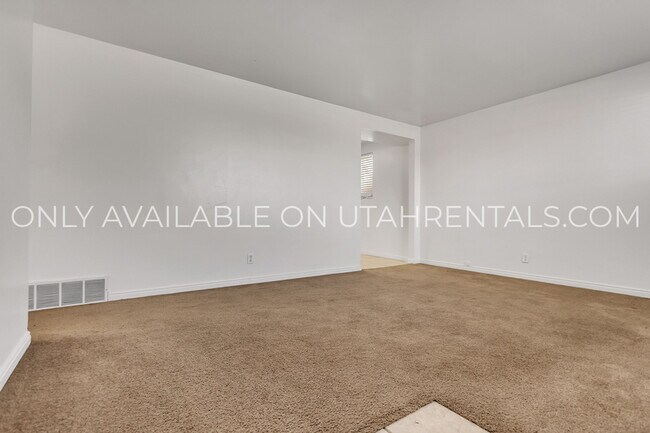 Building Photo - 185 W 2200 S