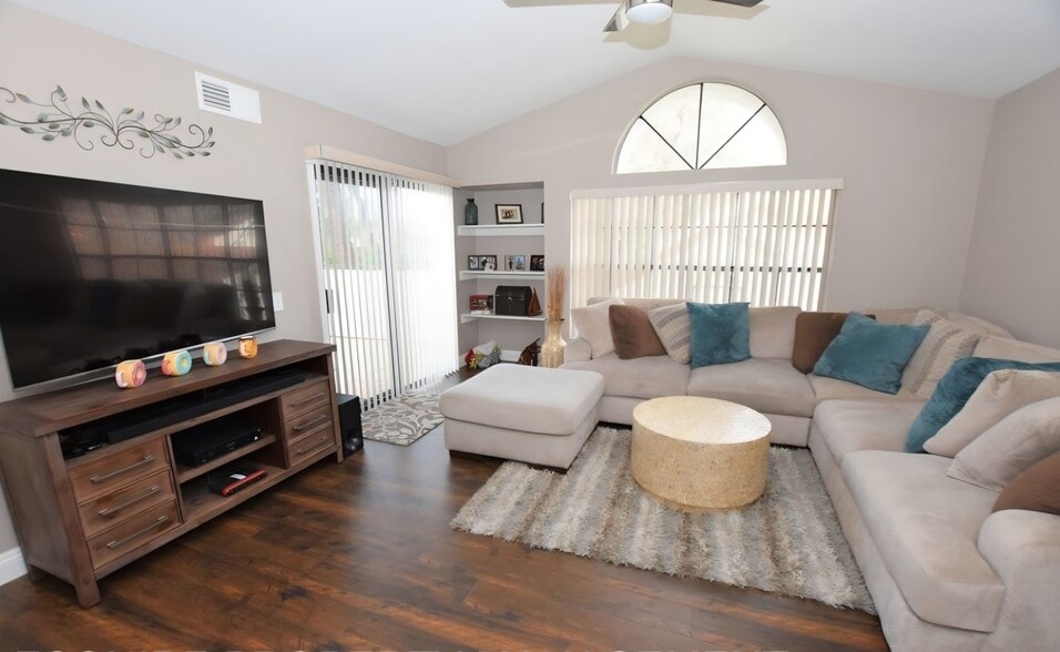 Building Photo - 1279 Calle Bonita