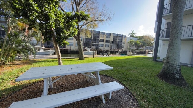 Building Photo - 777 S Federal Hwy