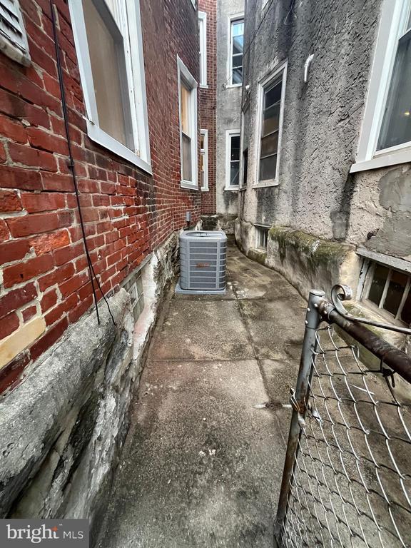 Building Photo - 5712 Cedar Ave