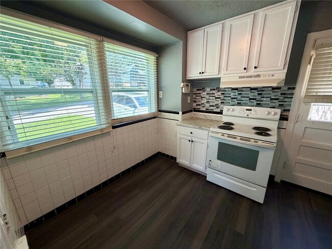 Building Photo - 7121 Lamont Dr