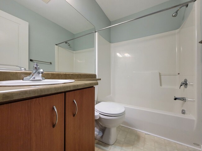 Building Photo - 22653 NE Alder Crest Ln
