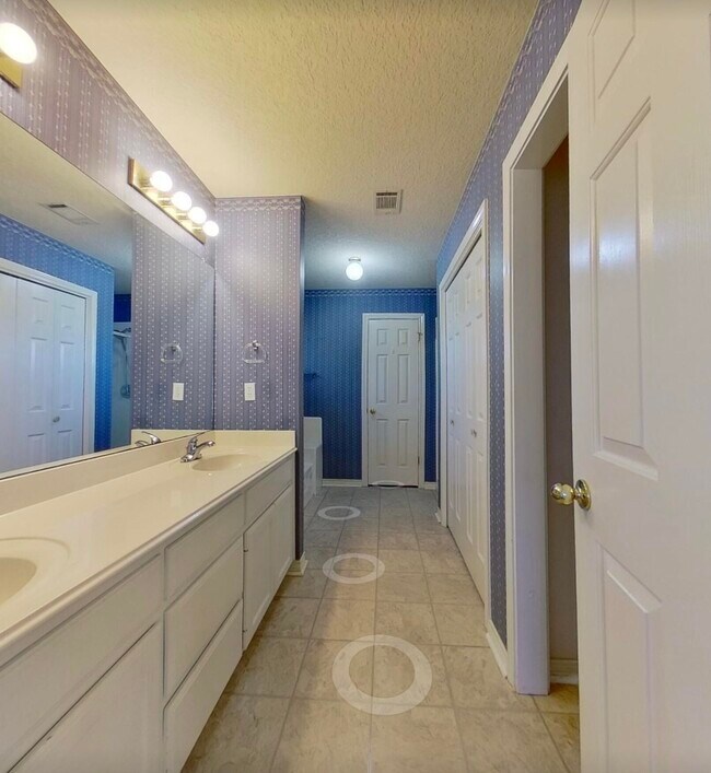 Building Photo - 2500 Clover Valley Ln
