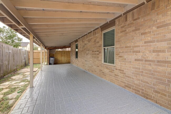 Building Photo - 18915 N Lyford Dr