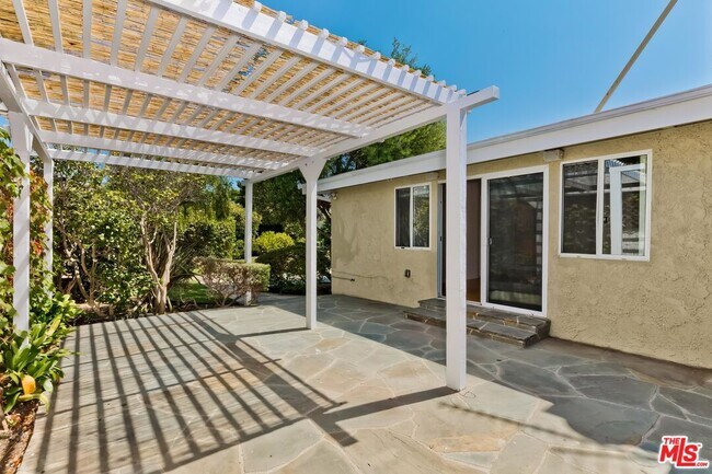 Building Photo - 921 24th St