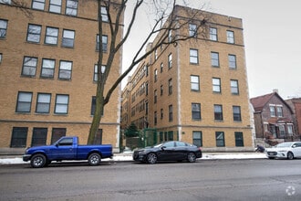 Building Photo - Spacious 2 Bedroom in South Shore