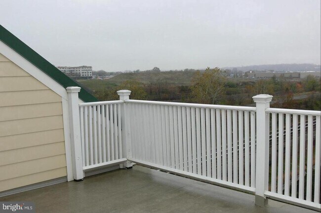 Building Photo - 1828 Potomac Greens Dr