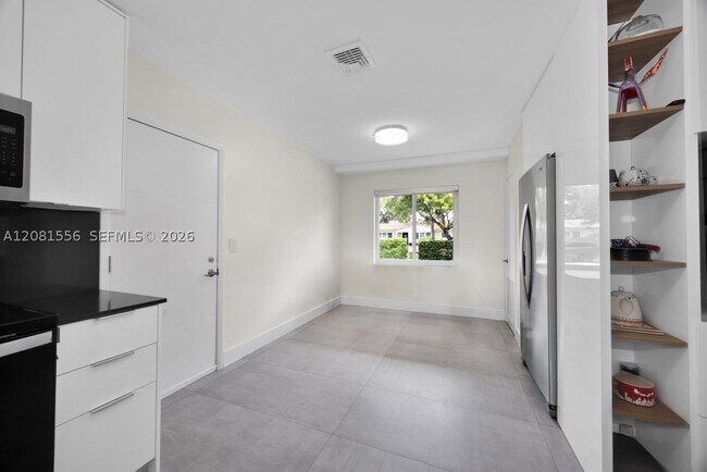 Building Photo - 6610 Santona St