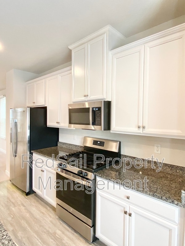 Building Photo - 1744 Defiance Dr