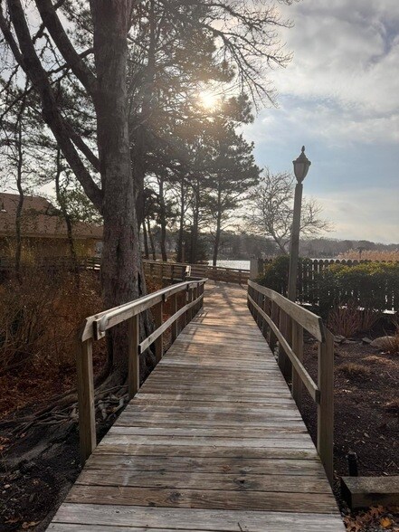 Building Photo - 225 SW Meadows