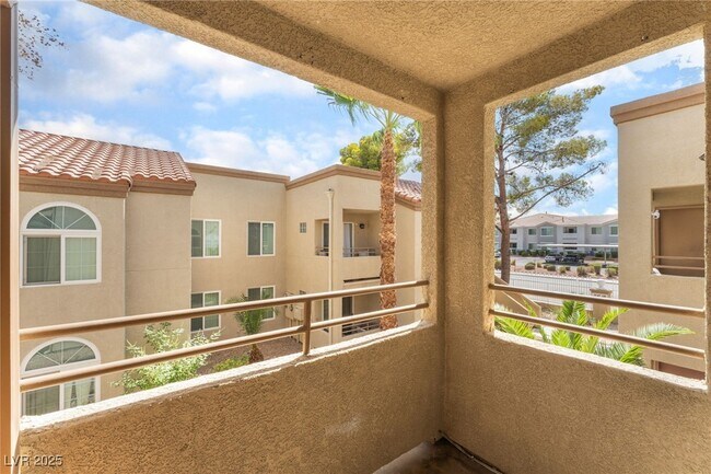 Building Photo - 3145 E Flamingo Rd