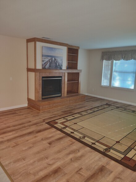 Building Photo - 1061 Mountain View Dr
