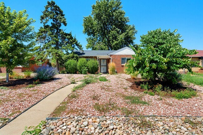 Building Photo - 3021 Olive St