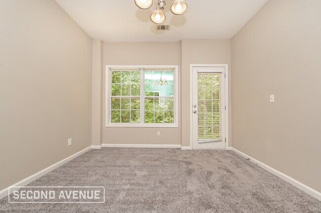 Building Photo - 225 Riverbend Dr