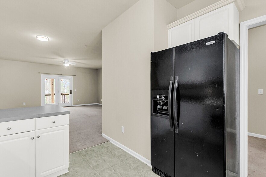Building Photo - 4668 Palm View Cir