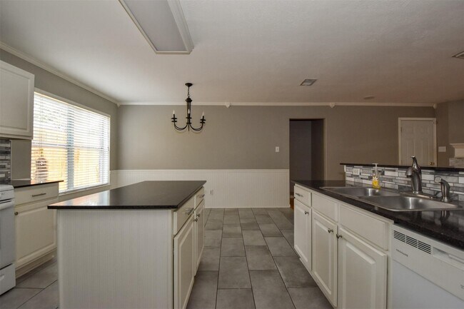 Building Photo - 26986 Crown Haven Dr