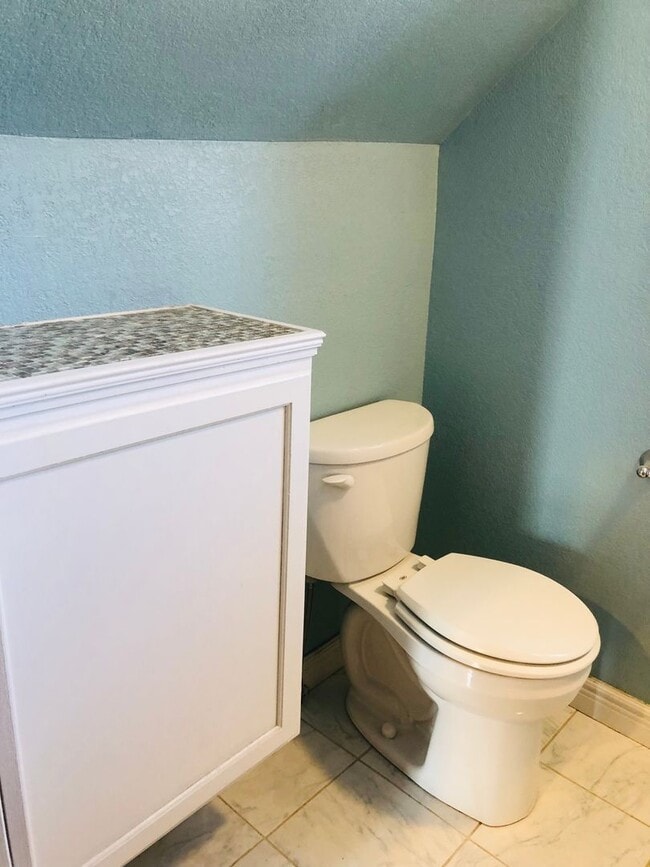 Building Photo - House- NW