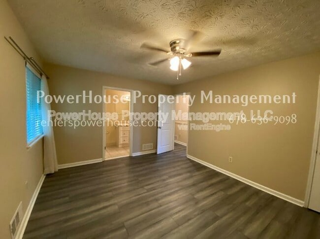 Building Photo - 10260 Piney Ridge Walk