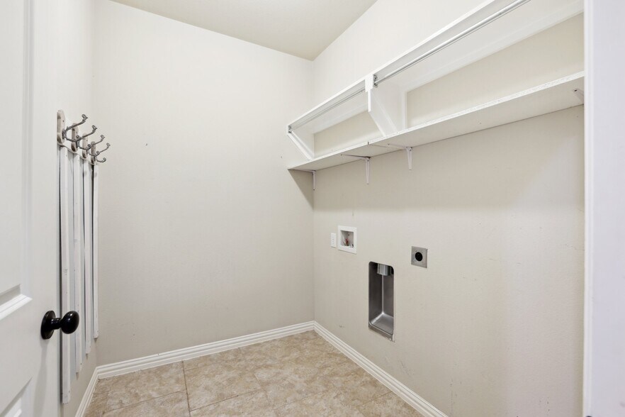 Building Photo - 911 Montgomery Way