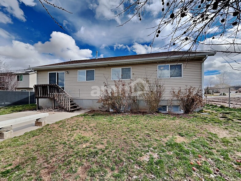 Building Photo - 1401 N 2225 W